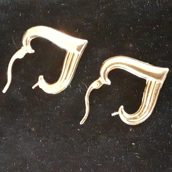 14kt Heart Shape Valentines Gold Pierced Earrings - Picture 4 of 6